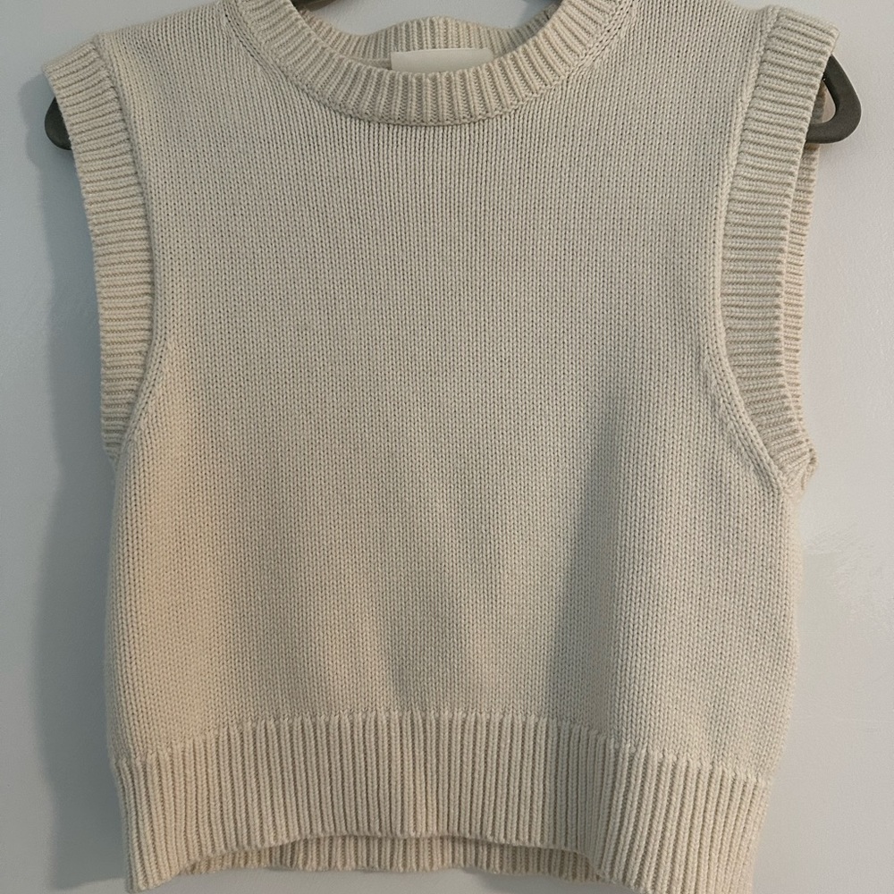 Aritiza Wilfred | Sweater Vest 🤍